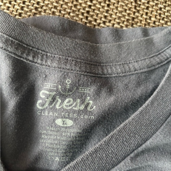 Men's shirts -lulu lemon and fresh tee - Picture 7 of 10